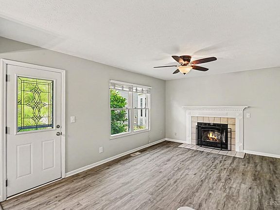 4th image of 935 Saffron Ln