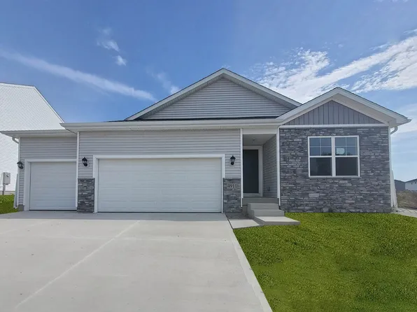 2833 Brook View Dr, Des Moines, IA 50317