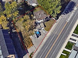 411 Edmonton Trl NE, Calgary, AB T2E3S5