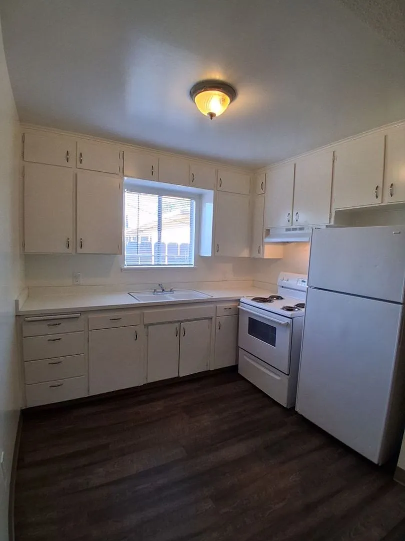 1315 N Garden — Photo 4