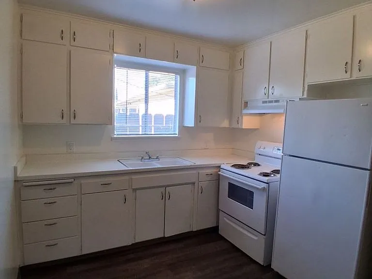 1315 N Garden — Photo 4