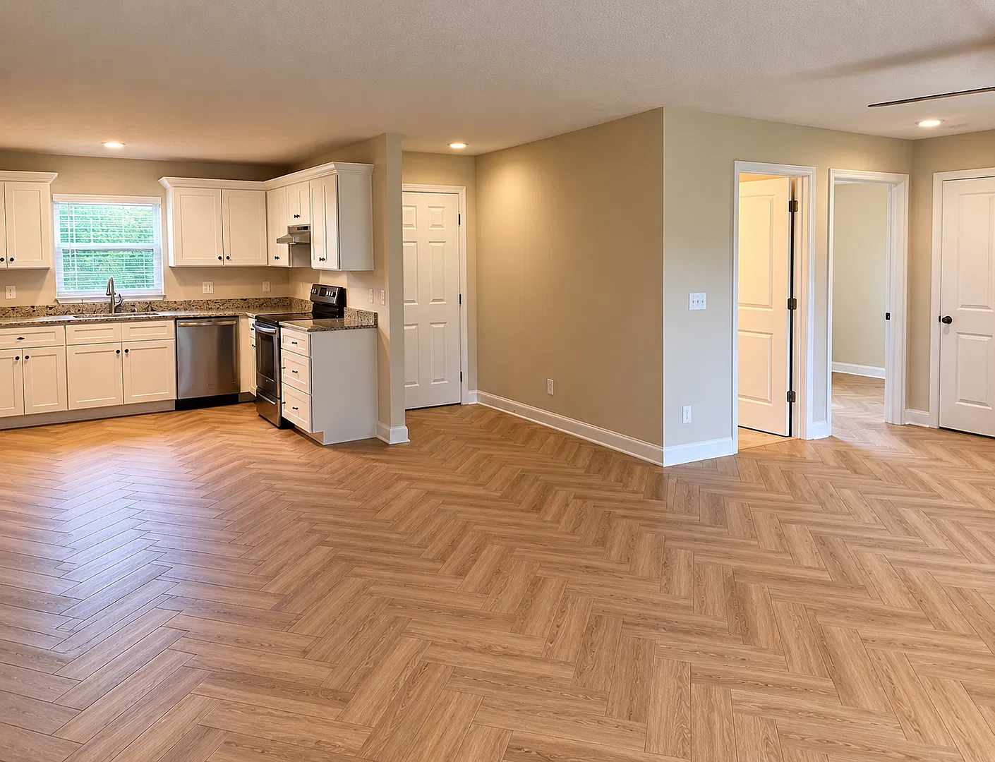 Spacious 3-Bedroom Home On 1 Acre No Hoa! — Photo 3