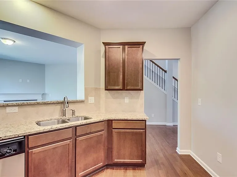 2125 Greencrest Cir — Photo 3