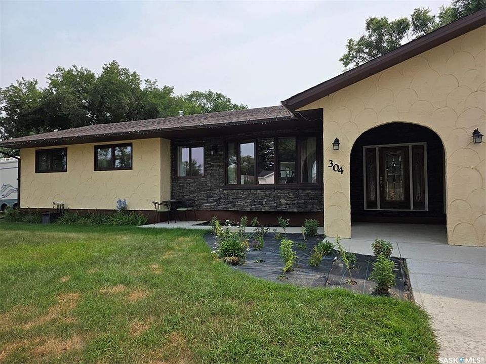 1st image of 304 4th AVENUE SE