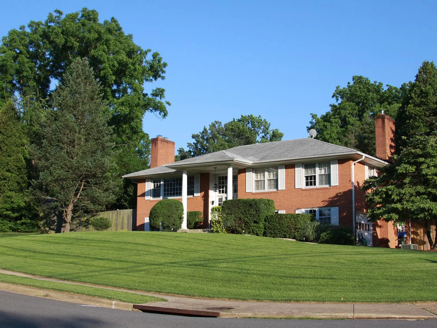 4 bed, 3200 sqft, $5,900 — Photo 3