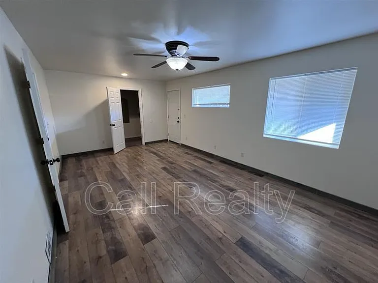 11122 E Valleyway Ave — Photo 8