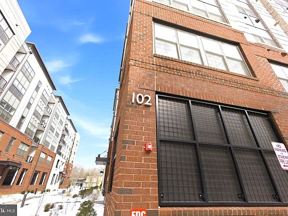 3rd image of 102 Saint Ives Pl APT 307