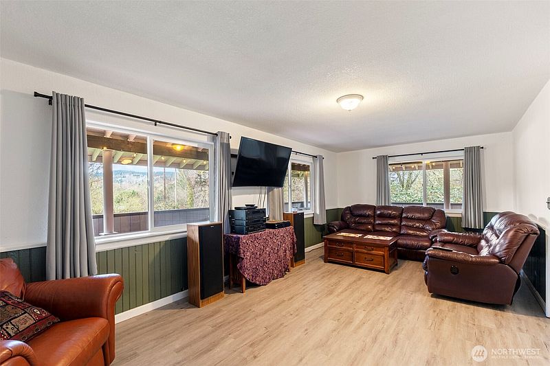 4th image of 5134 Old Military Road SE