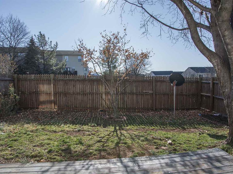 2nd image of 823 Northfield Ct