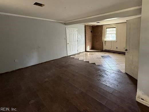 4th image of 939 Coachpoint Rd