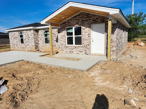 2nd image of 111 Olyvia Cir