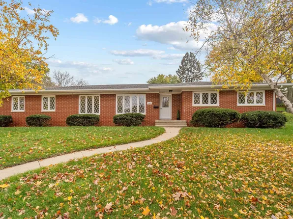 2107 Touchae St, Waterloo, IA 50702