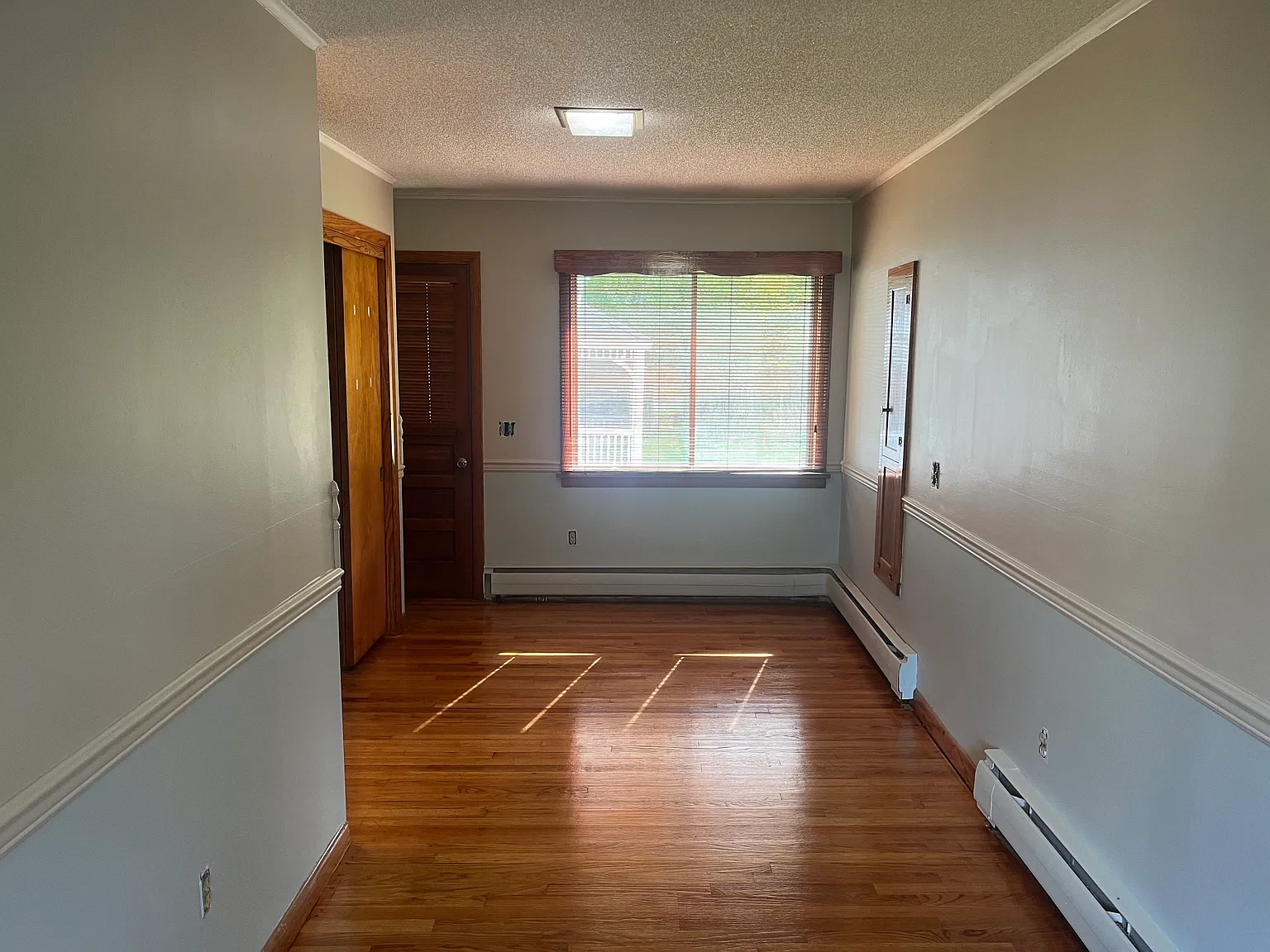 3 bed, 1.5 bath, 1389 sqft, $1,900 — Photo 4
