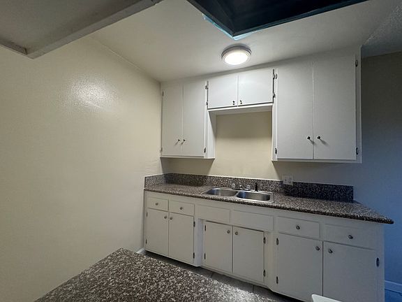 4th image of 615 Cerritos Ave APT 2