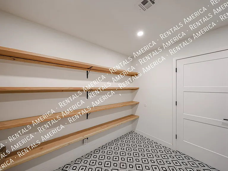 1909 E Indianola Ave — Photo 20