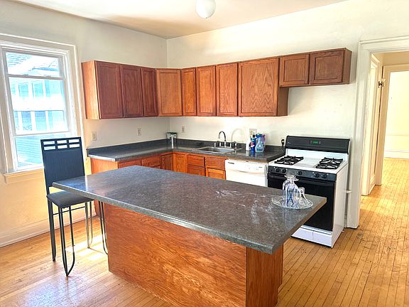 3rd image of 2640 N Farwell Ave