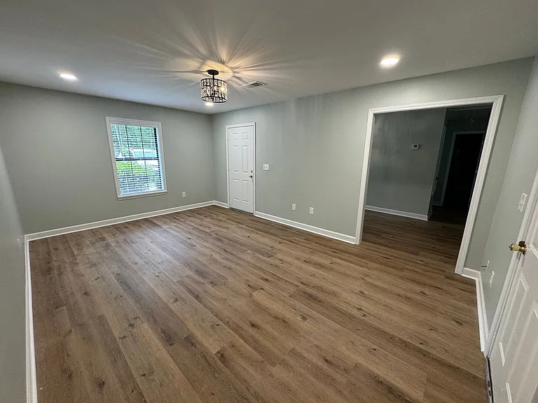 1896 Skyline Dr — Photo 4