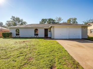 829 Coury Rd, Everman, TX 76140