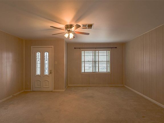 3rd image of 301 Fairway Dr