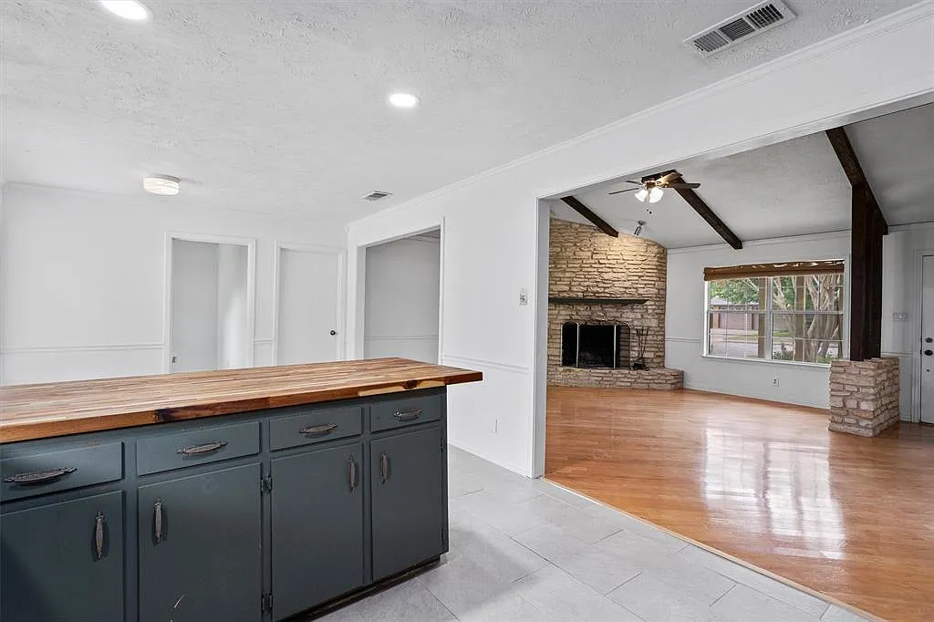 3 bed, 2.0 bath, 1711 sqft, $1,950 — Photo 4