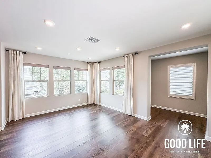 4 bed, 3.0 bath, 2928 sqft, $5,745 — Photo 2