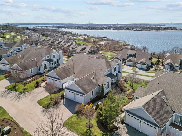 47 Watermark Dr, Tiverton, RI 02878