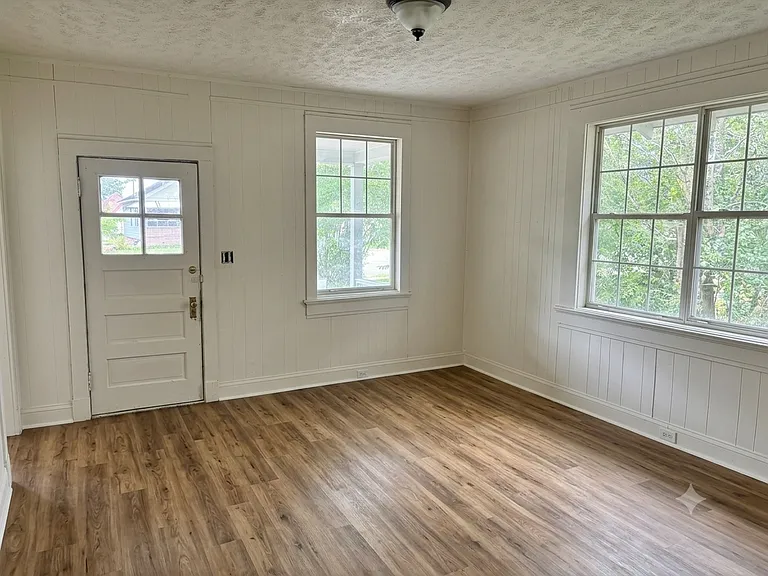 513 Hoke St — Photo 3