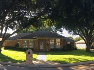 4204 Lake Breeze Dr, Benbrook, TX 76132