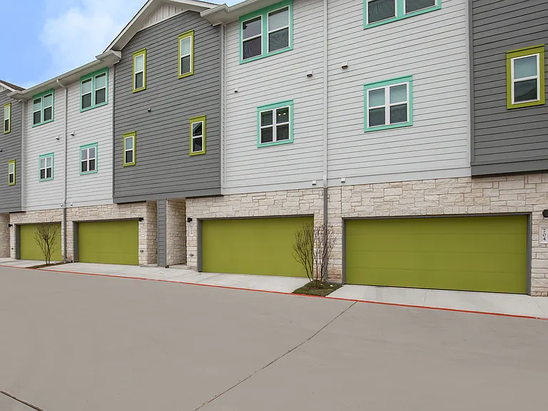 Trailside Oaks Townhomes — Photo 130