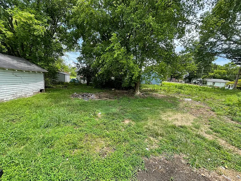 319 Washington St — Photo 10