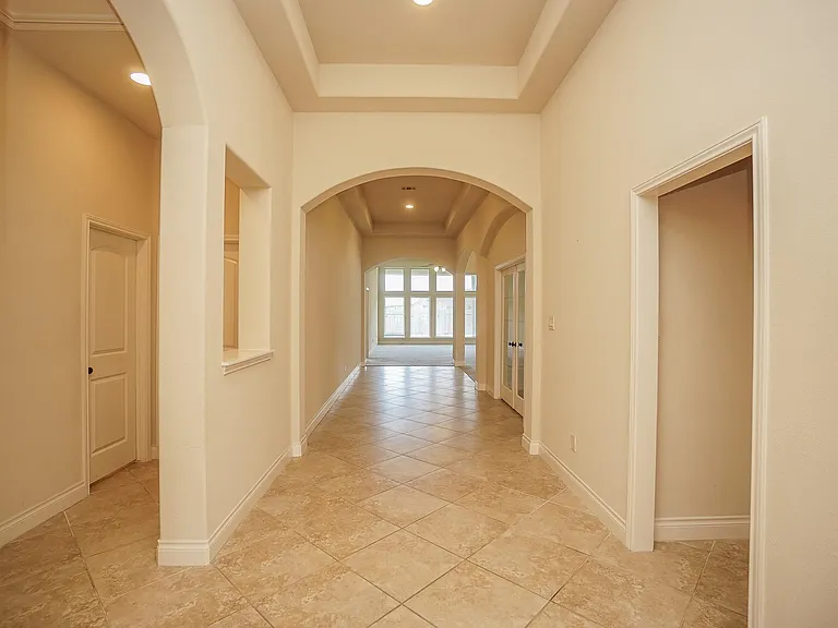 1215 Watercrest Park Ln — Photo 2