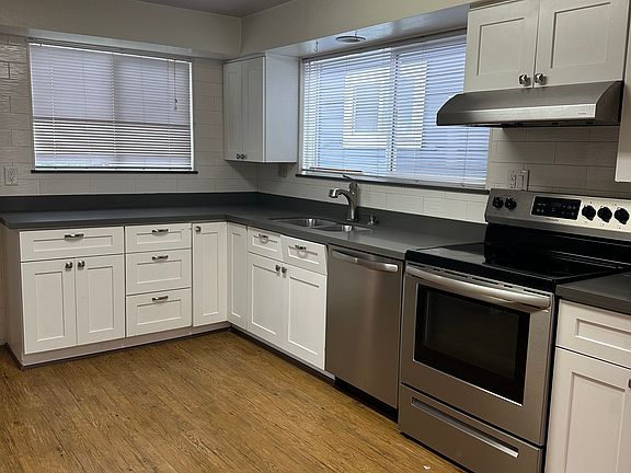 2nd image of 2307 Lombard Ave #A