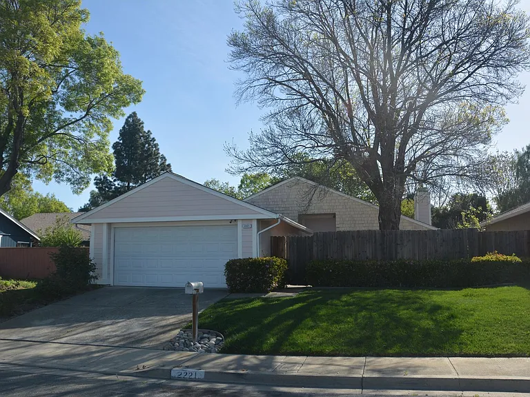 2221 Lynbrook Dr — Photo 1