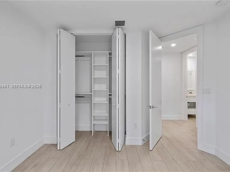 434 SW 10th St #Townhouse A — Photo 7