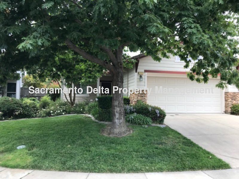 1st image of 211 Pelican Bay Cir