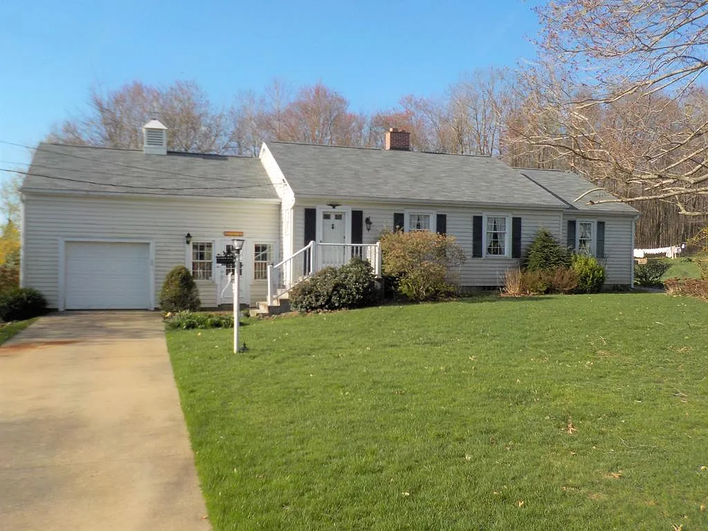 1525 Airport Rd photo 1