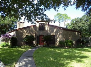 2400 Chestnut Dr, Rosenberg, TX 77471