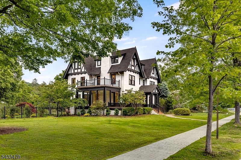 1st image of 2 Russell Terrace