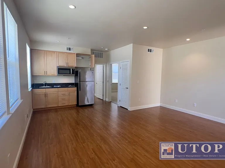 SCZ T 727 Frederick Street — Photo 4