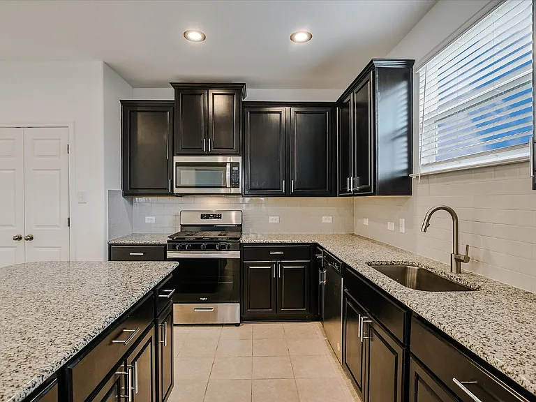12814 Meachum Ln — Photo 7
