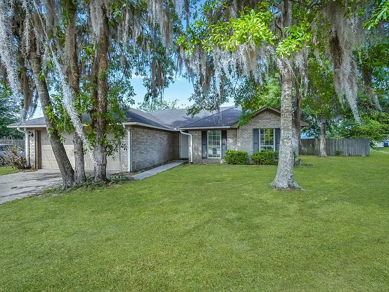 1501 Woodcrest Cir — Photo 18