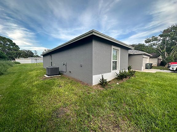 4th image of 2243 SE Seafury Ln