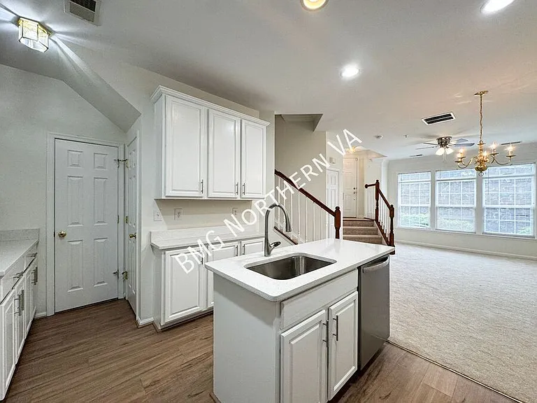 9508 Walker Way — Photo 7