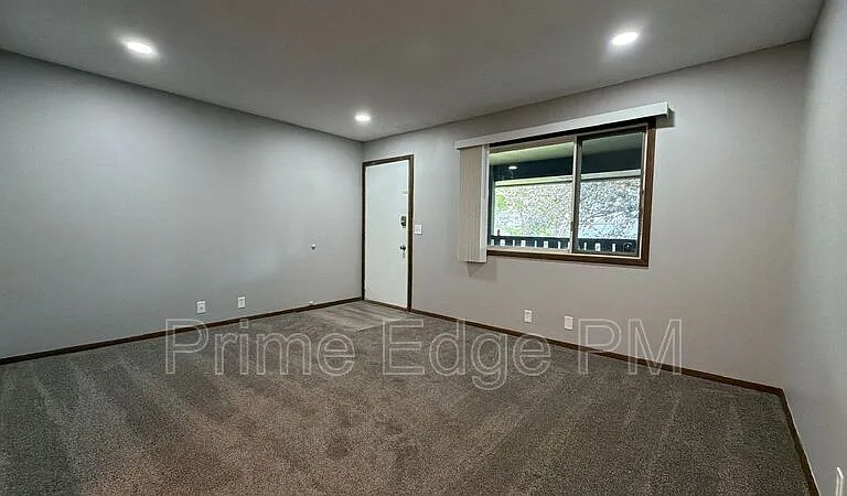 4520 Calvert St #7 — Photo 5