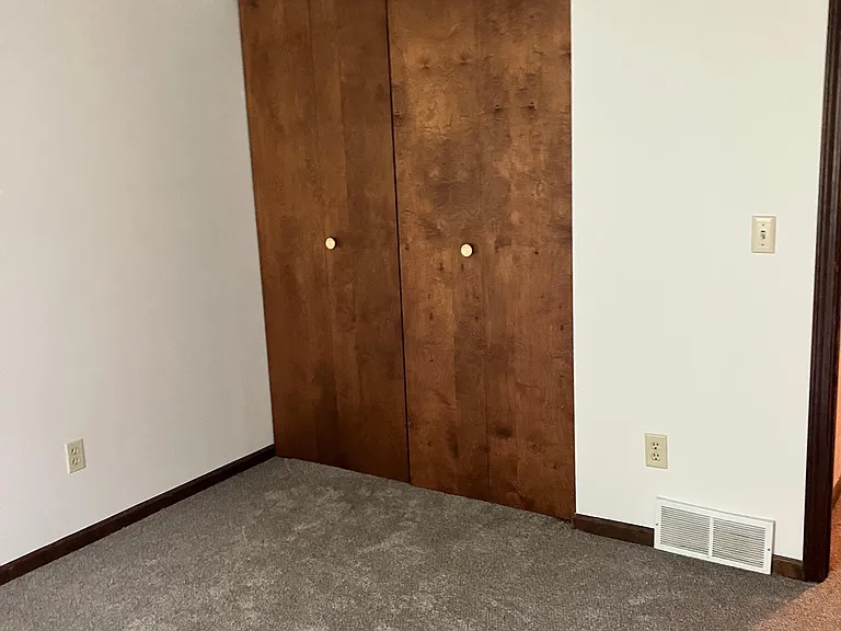 3780 Leeside Ln — Photo 12