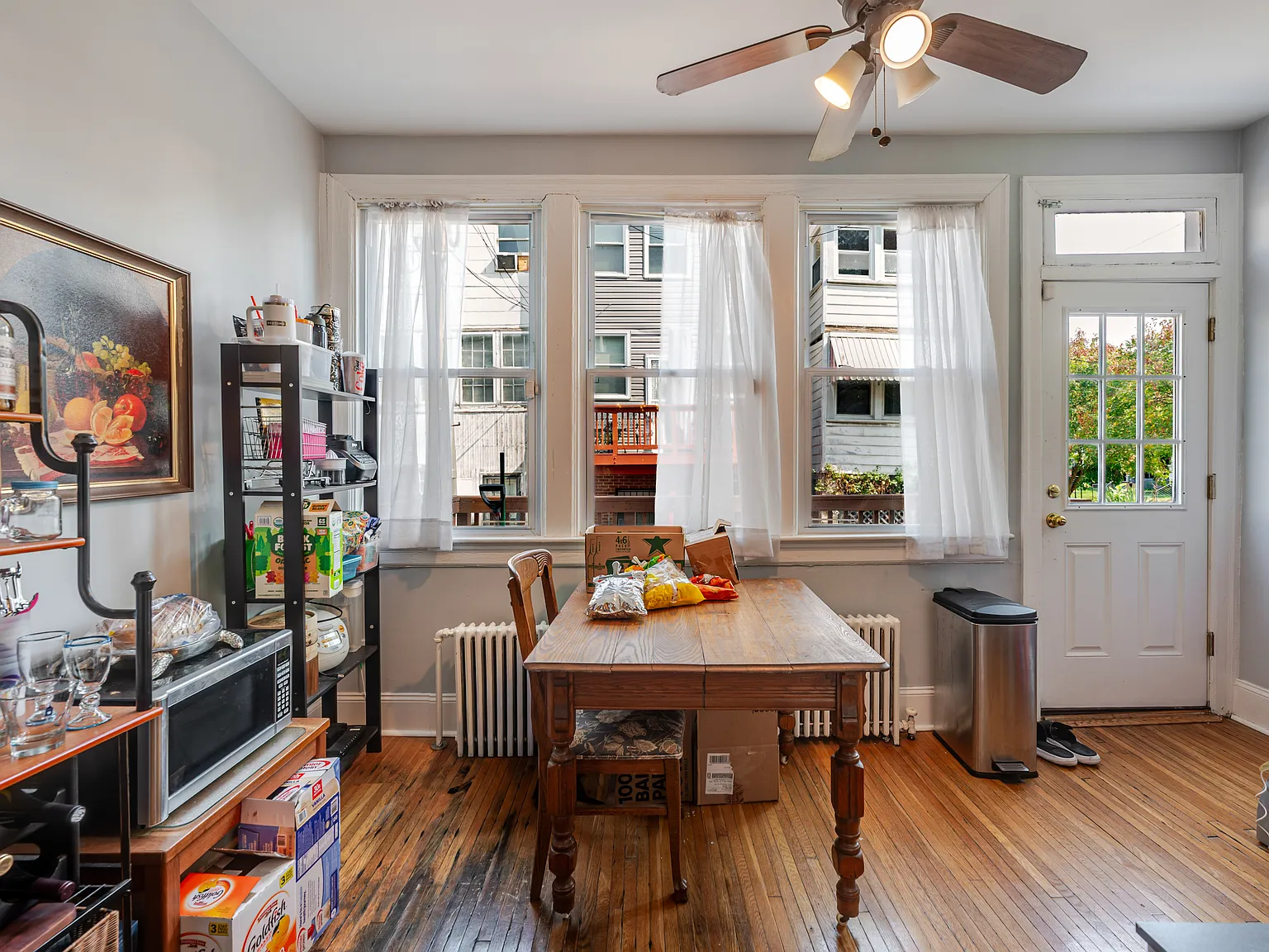 3 bed, 1200 sqft, $3,150 — Photo 2