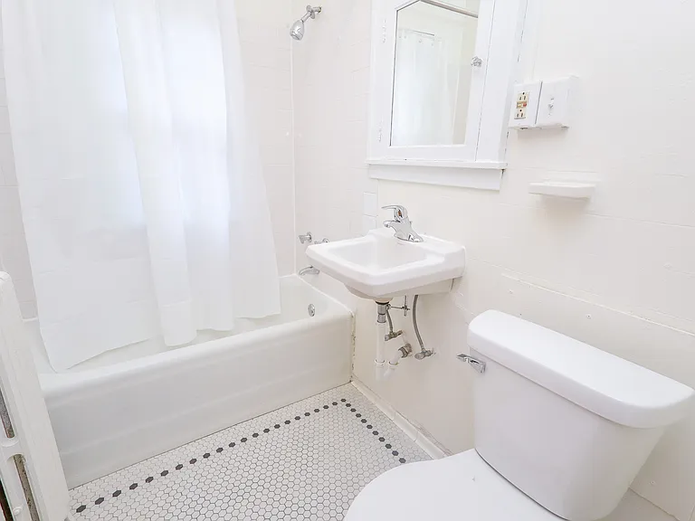 Grand Apartments | 3749 — Photo 10