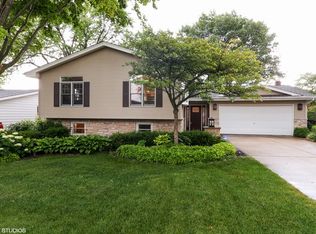 1608 Madsen Ct, Wheaton, IL 60187