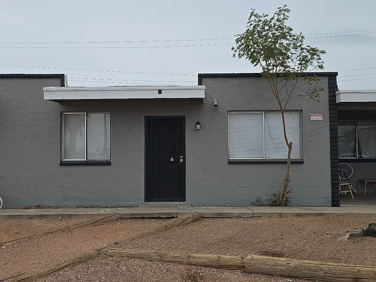 827 E Hazel Dr — Photo 2