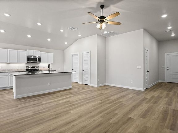4th image of 13509 Avenue W